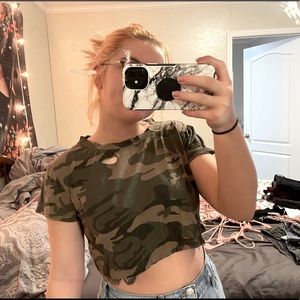 distressed camo crop top 🤎